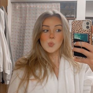 Meet your Posher, Ella